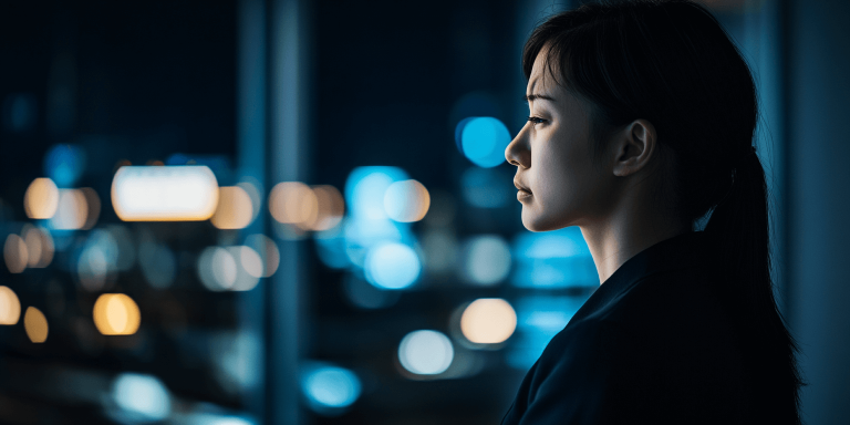 u1221652487 young woman in her 20s having headache at work at 837fa6ba e27f 425a ad5c 0132dfbf1717 1 768x384